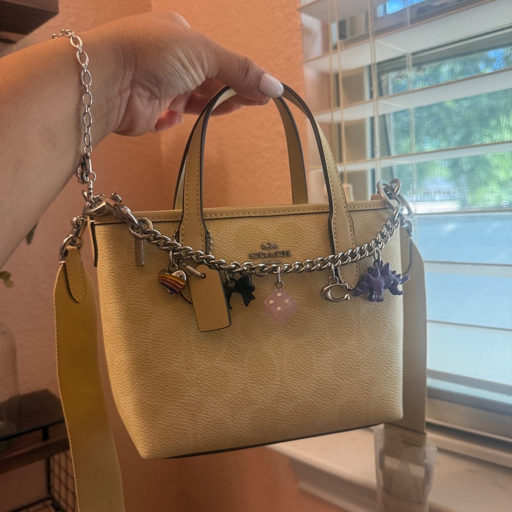 Coach purses - Picture 2 of 2